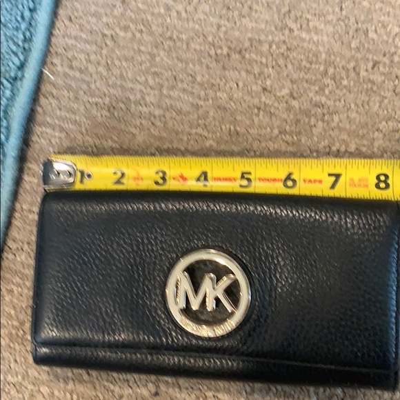 Michael Kors Bundle. - Picture 4 of 7